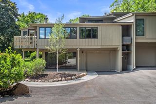 711 Thornridge COURT #B, Fontana, WI 53125