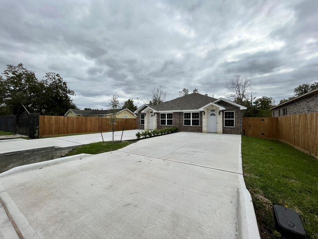 5706 Howell Street B, Houston, TX 77032