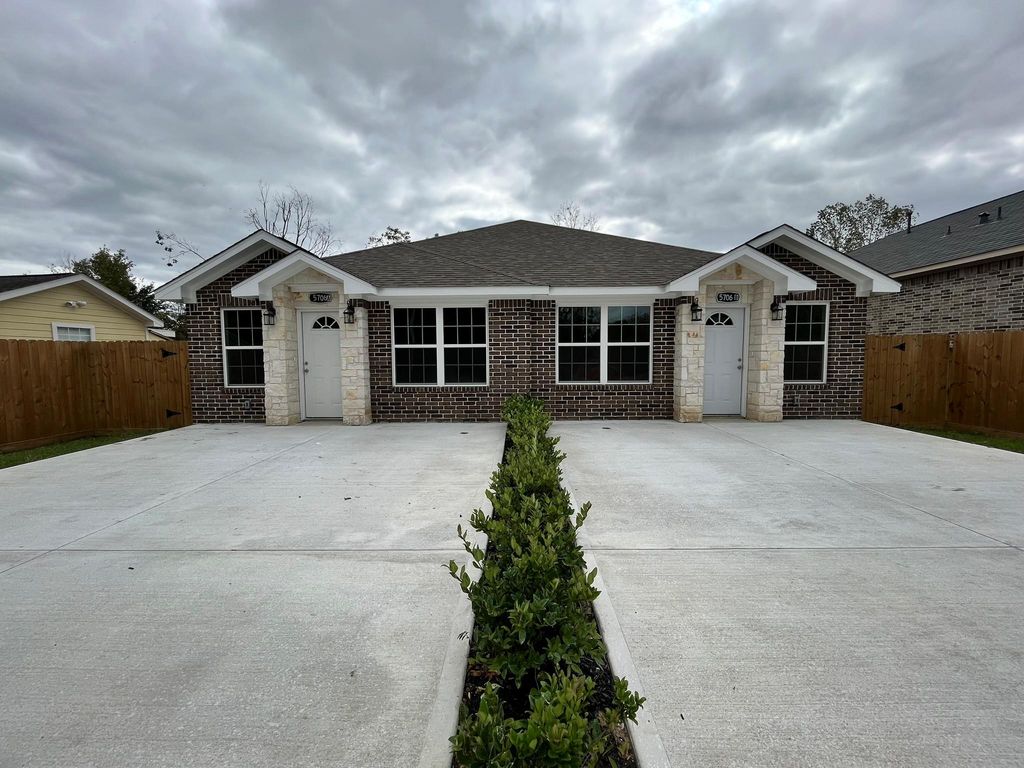 5706 Howell Street B, Houston, TX 77032
