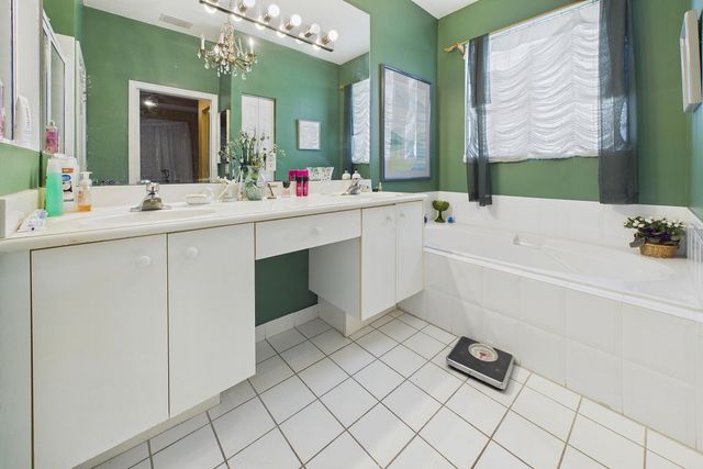 7032 Cataluna Circle, Delray Beach, FL 33446