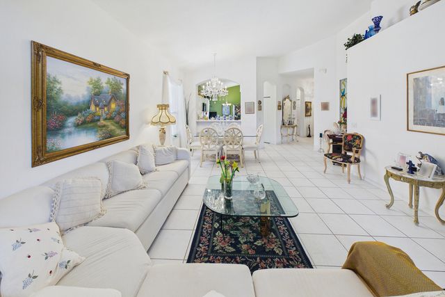 7032 Cataluna Circle, Delray Beach, FL 33446