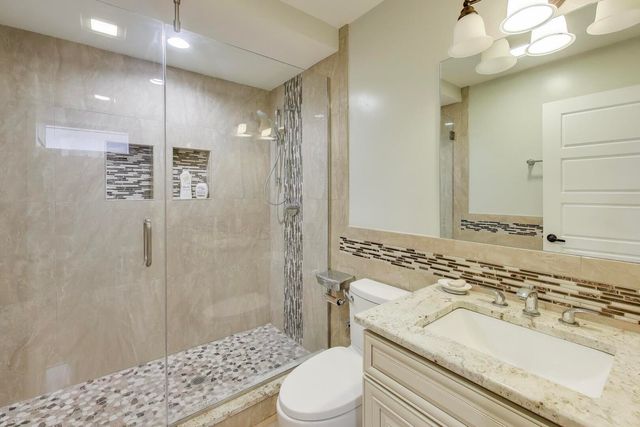 8511 Mango Avenue, Morton Grove, IL 60053