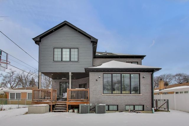 8511 Mango Avenue, Morton Grove, IL 60053