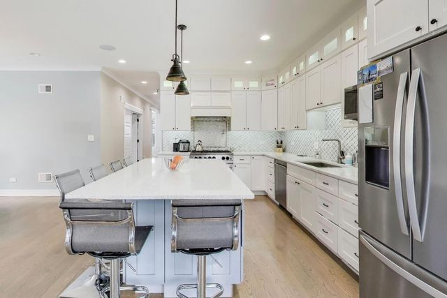 8511 Mango Avenue, Morton Grove, IL 60053