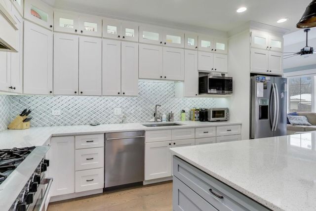 8511 Mango Avenue, Morton Grove, IL 60053