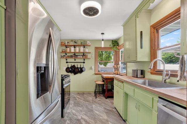 5252 Xerxes Avenue N, Minneapolis, MN 55430