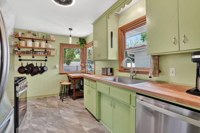 5252 Xerxes Avenue N, Minneapolis, MN 55430