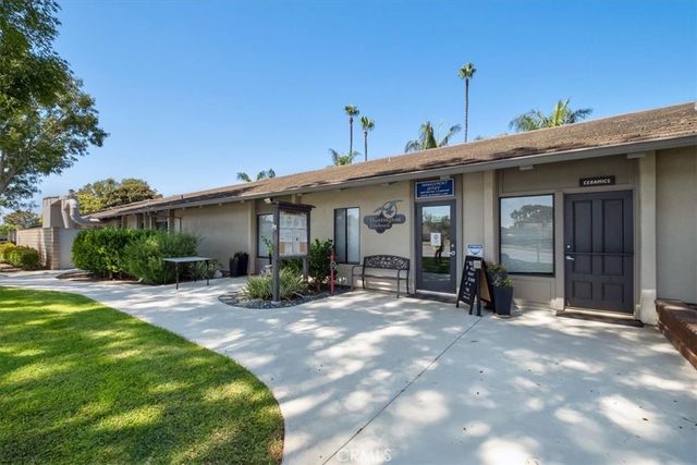 8877 Lauderdale Court 213F, Huntington Beach, CA 92646