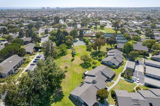 8877 Lauderdale Court 213F, Huntington Beach, CA 92646
