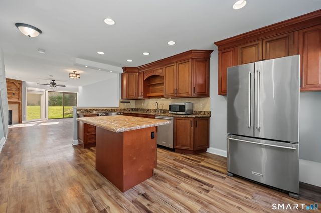35 Deer Run 35, Bethel, CT 06801