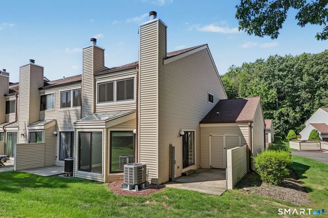 35 Deer Run 35, Bethel, CT 06801