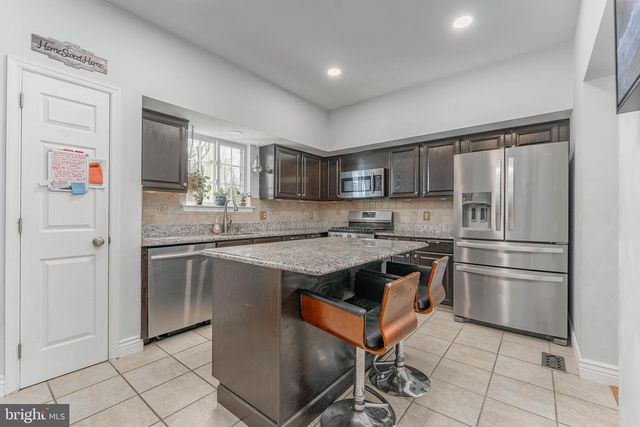 4 CANNON CT, Upper Chichester, PA 19061