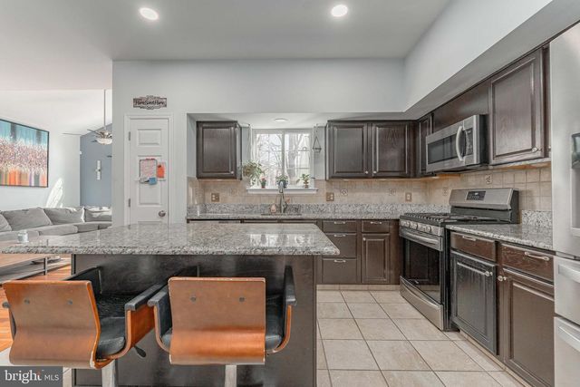 4 CANNON CT, Upper Chichester, PA 19061