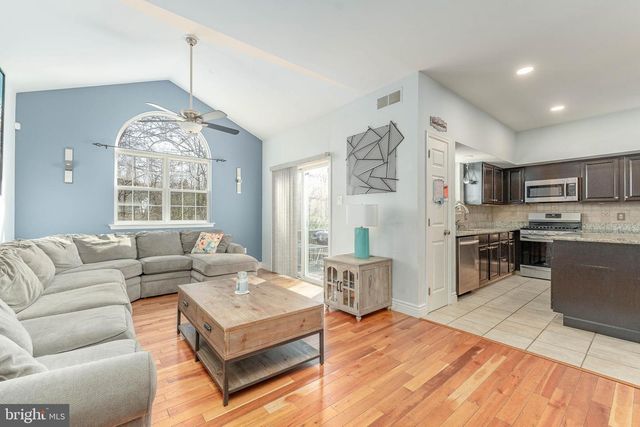 4 CANNON CT, Upper Chichester, PA 19061