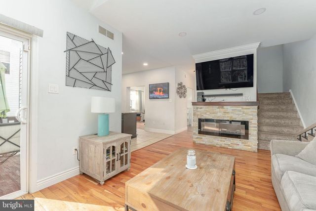 4 CANNON CT, Upper Chichester, PA 19061