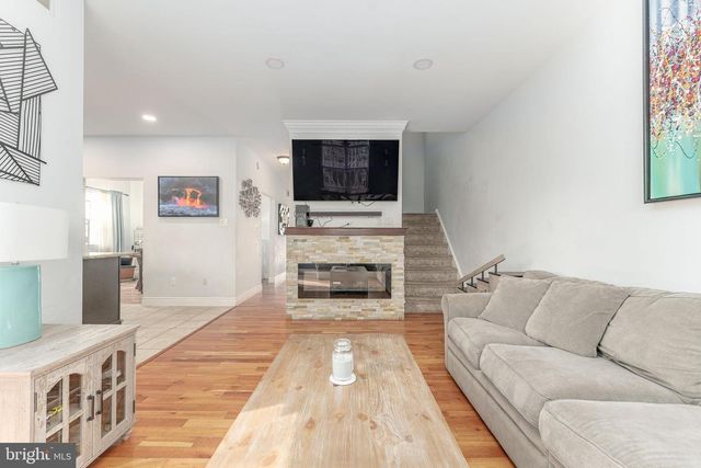 4 CANNON CT, Upper Chichester, PA 19061