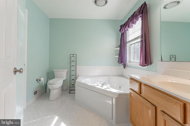 4 CANNON CT, Upper Chichester, PA 19061