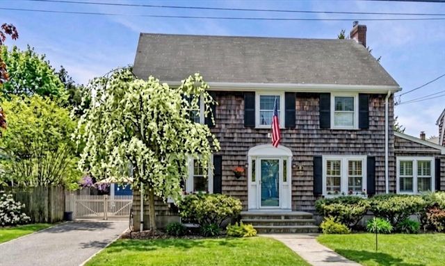 18 Pickwick Road, Marblehead, MA 01945