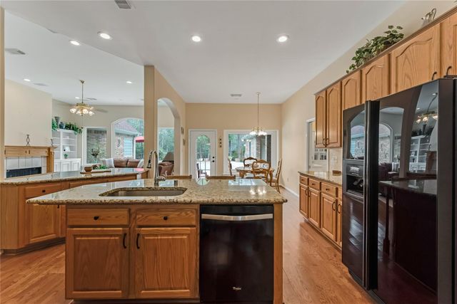 2313 Carriage Run E, Conroe, TX 77384