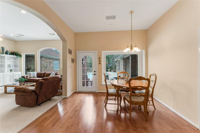 2313 Carriage Run E, Conroe, TX 77384