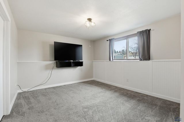 3643 IVY AVE, Rapid City, SD 57701