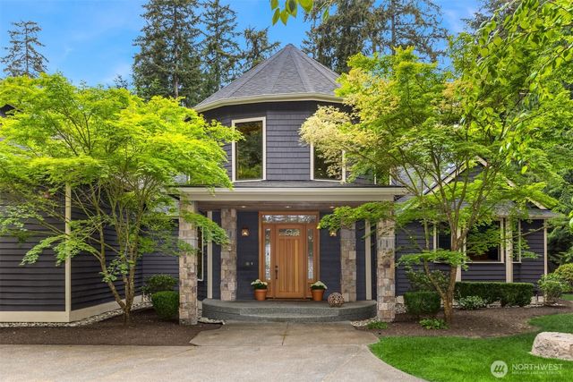 5976 NE Whitmore Way, Bainbridge Island, WA 98110