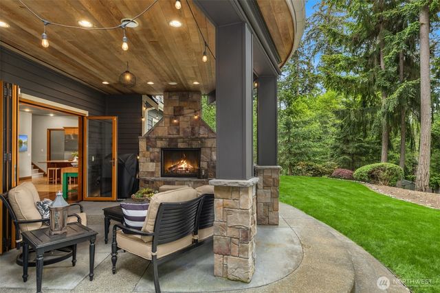 5976 NE Whitmore Way, Bainbridge Island, WA 98110
