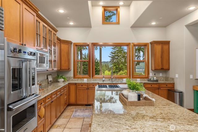 5976 NE Whitmore Way, Bainbridge Island, WA 98110