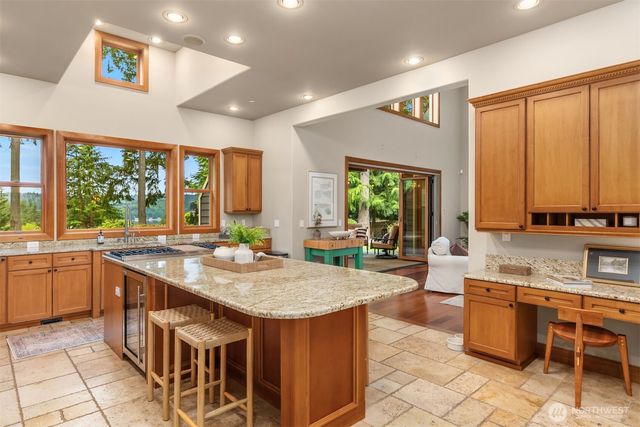 5976 NE Whitmore Way, Bainbridge Island, WA 98110
