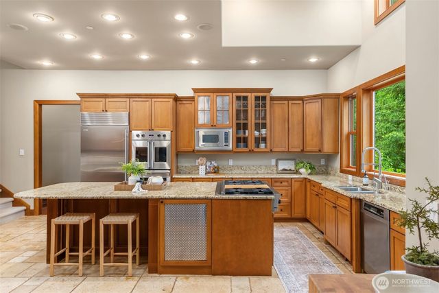 5976 NE Whitmore Way, Bainbridge Island, WA 98110