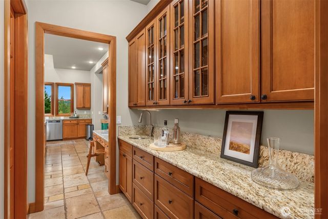 5976 NE Whitmore Way, Bainbridge Island, WA 98110