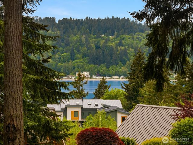 5976 NE Whitmore Way, Bainbridge Island, WA 98110