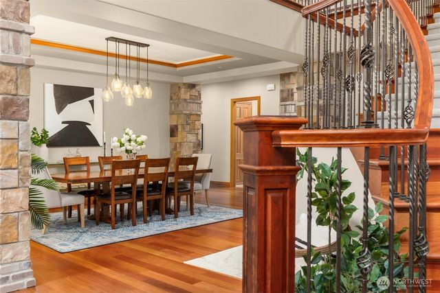5976 NE Whitmore Way, Bainbridge Island, WA 98110