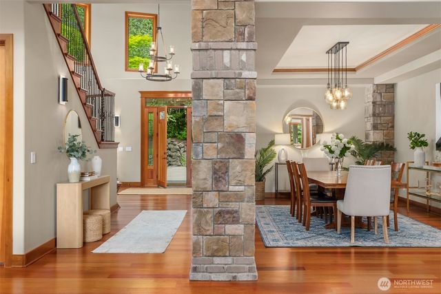 5976 NE Whitmore Way, Bainbridge Island, WA 98110