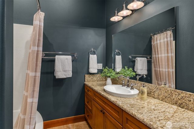 5976 NE Whitmore Way, Bainbridge Island, WA 98110