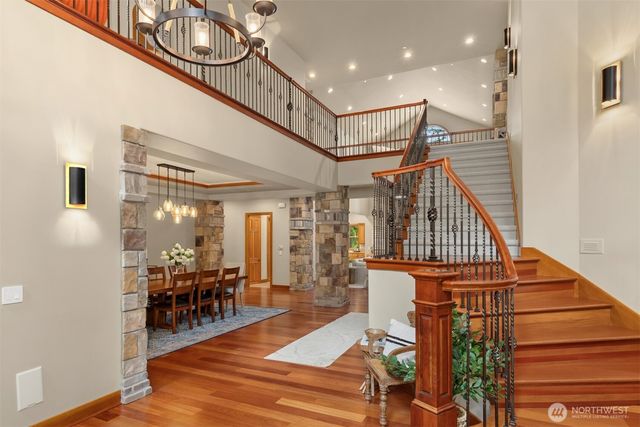 5976 NE Whitmore Way, Bainbridge Island, WA 98110