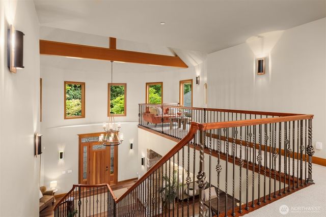 5976 NE Whitmore Way, Bainbridge Island, WA 98110