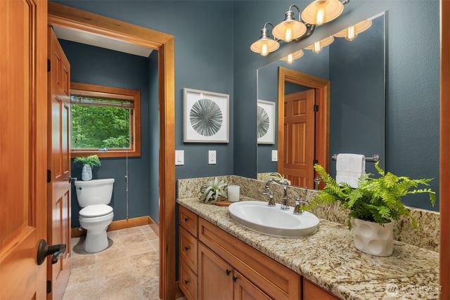 5976 NE Whitmore Way, Bainbridge Island, WA 98110