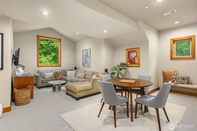5976 NE Whitmore Way, Bainbridge Island, WA 98110