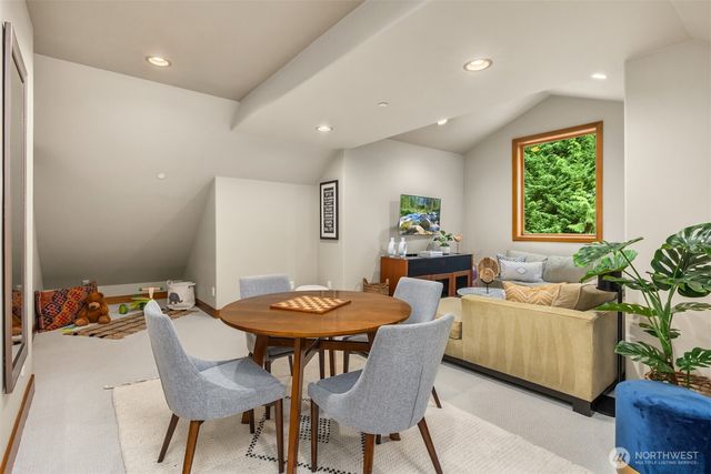 5976 NE Whitmore Way, Bainbridge Island, WA 98110