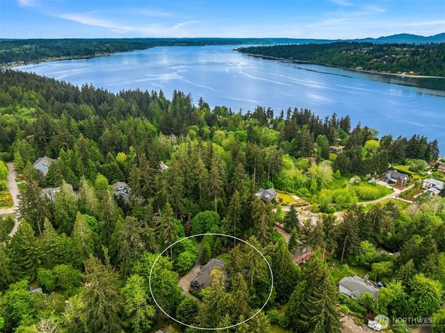5976 NE Whitmore Way, Bainbridge Island, WA 98110
