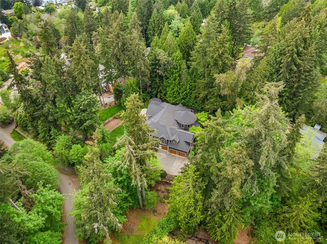 5976 NE Whitmore Way, Bainbridge Island, WA 98110