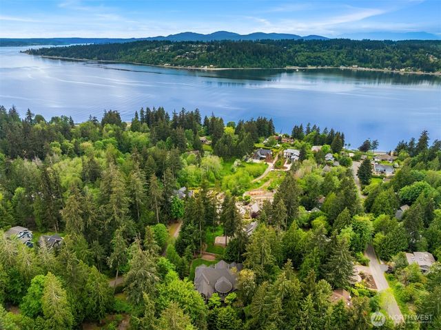 5976 NE Whitmore Way, Bainbridge Island, WA 98110