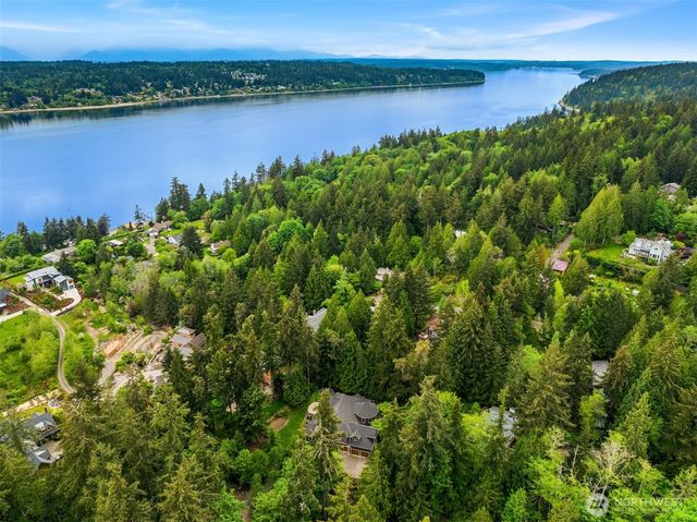 5976 NE Whitmore Way, Bainbridge Island, WA 98110