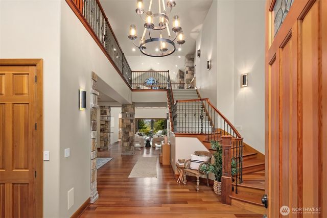 5976 NE Whitmore Way, Bainbridge Island, WA 98110