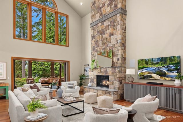 5976 NE Whitmore Way, Bainbridge Island, WA 98110