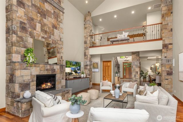 5976 NE Whitmore Way, Bainbridge Island, WA 98110