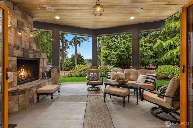 5976 NE Whitmore Way, Bainbridge Island, WA 98110