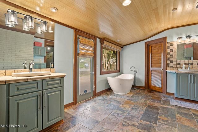 4215 Athens Drive, Jackson, MS 39211