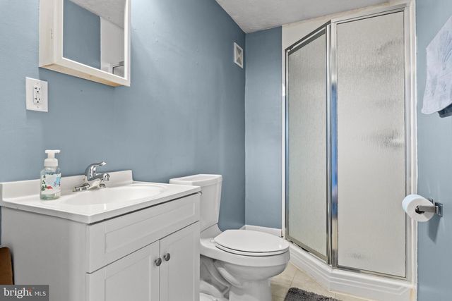 23 W MILL RD, Maple Shade, NJ 08052